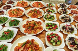 家宴菜谱8个菜,八道经典家宴菜式，共度温馨佳节时光”