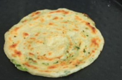 如何制作葱油饼,香酥可口，简单易学的传统小吃制作指南