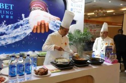 20岁网红“甲亢哥”来中国玩粉丝贴脸开大过往诸多黑料被扒 ，51黑料吃瓜逐日精品线吃瓜逐日精品线途一V